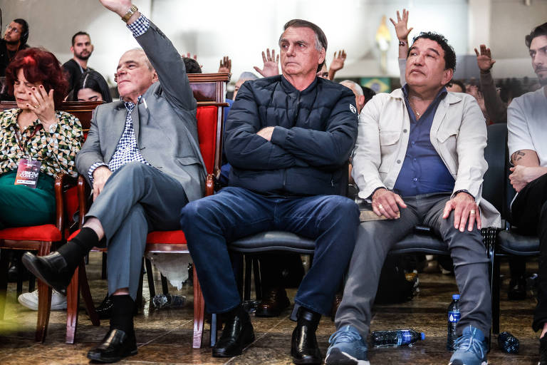 Pressão judicial faz aliados de Bolsonaro focarem em Flávio e Tarcísio para 2026 - Imagem do artigo original