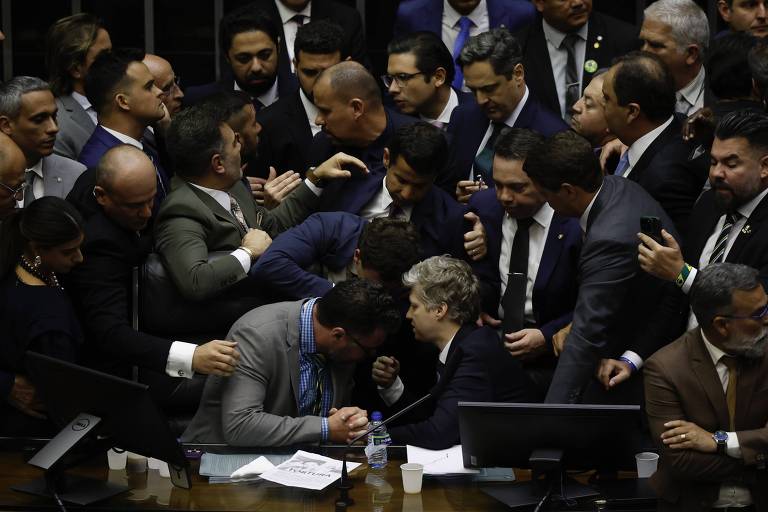Hugo Motta supera bloqueio e retoma comando da Câmara em seis minutos - Imagem do artigo original