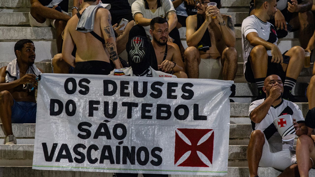Vasco acelera negociação por zagueiro europeu pedido por Fernando Diniz - Imagem do artigo original