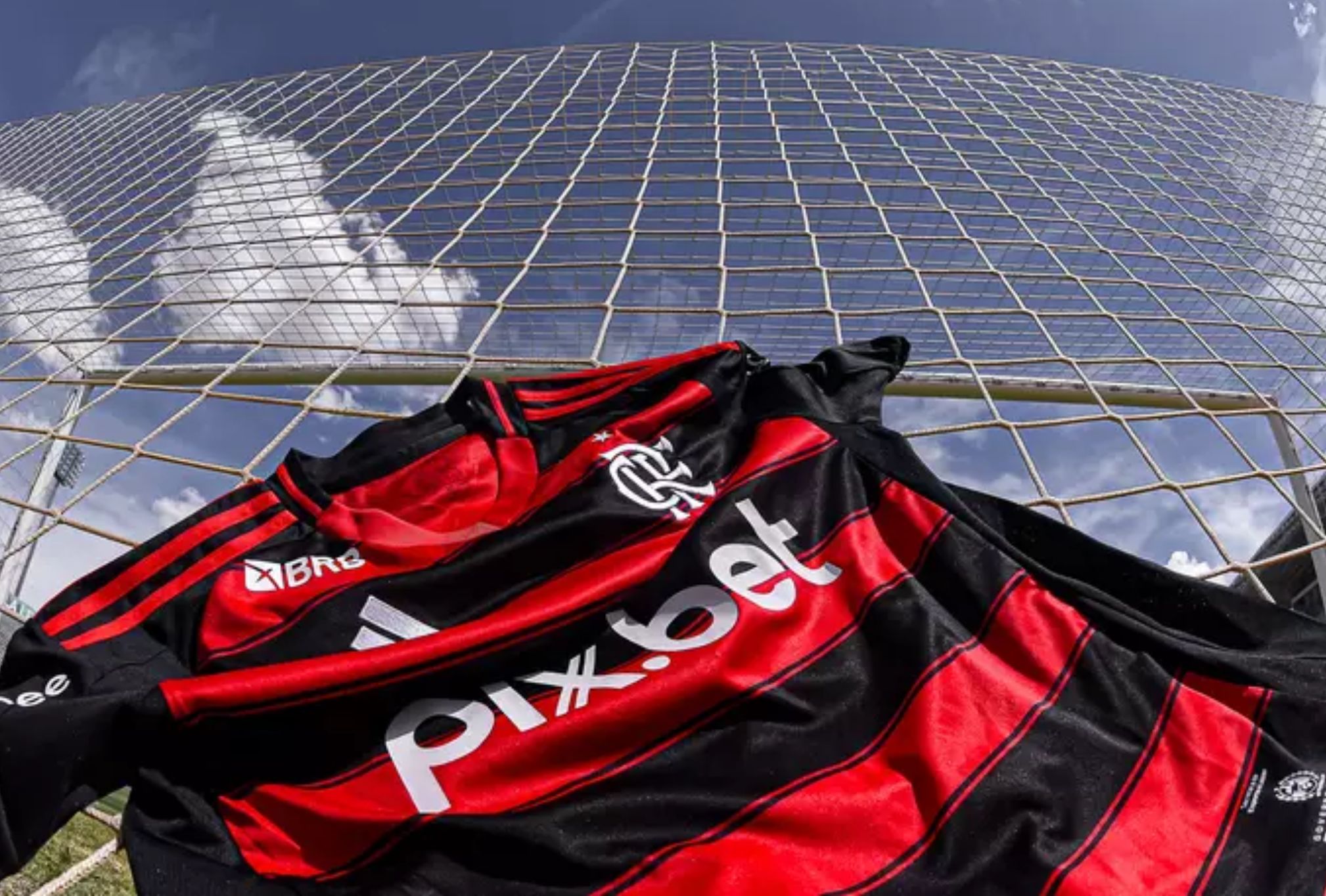 Flamengo negocia novo patrocinador master e busca acordo maior - Imagem do artigo original
