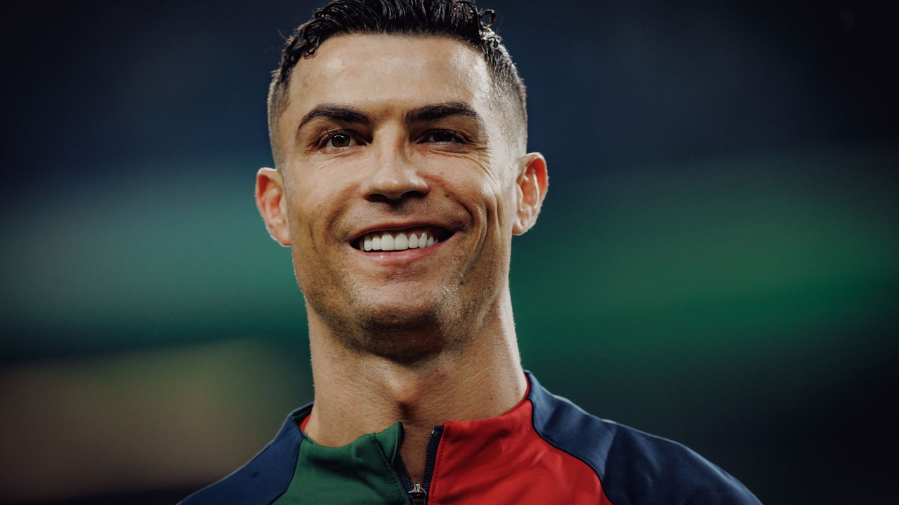 Cristiano Ronaldo confirma noivado com Georgina Rodríguez em publicação no Instagram - Imagem do artigo original