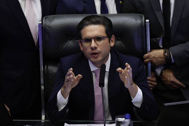 Motta admite votar proposta que limite investigações contra deputados após “exageros” do Judiciário - Imagem do artigo original