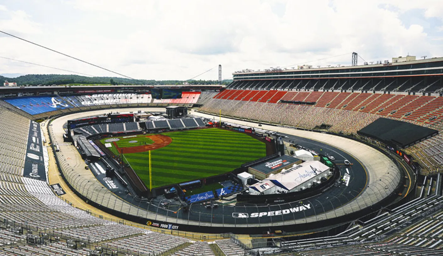MLB leva Braves x Reds ao Bristol Motor Speedway e quebra recorde de público - Imagem do artigo