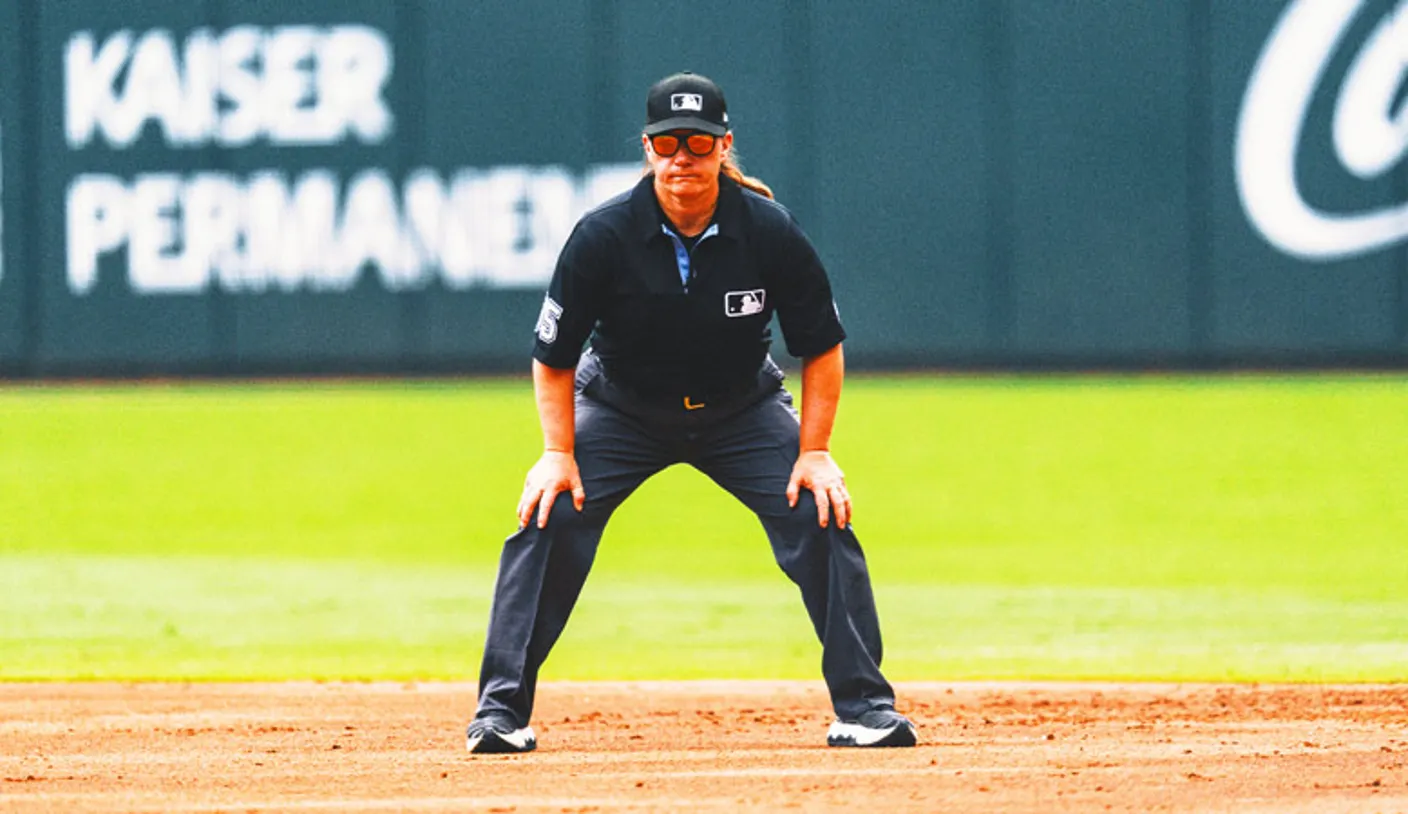 Jen Pawol faz história como primeira árbitra em jogo oficial da MLB - Imagem do artigo