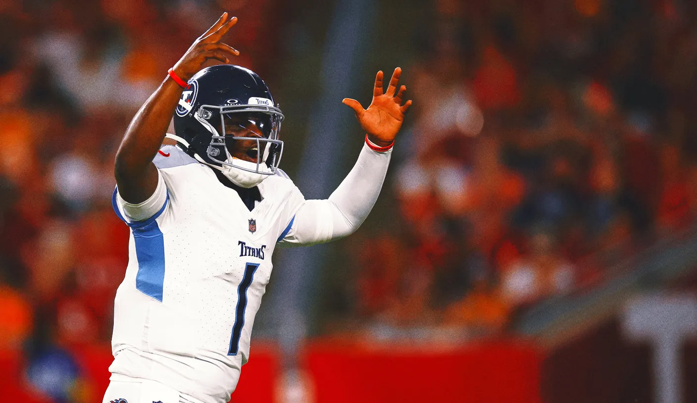 Cam Ward estreia pelos Titans e lidera drive de touchdown na pré-temporada - Imagem do artigo