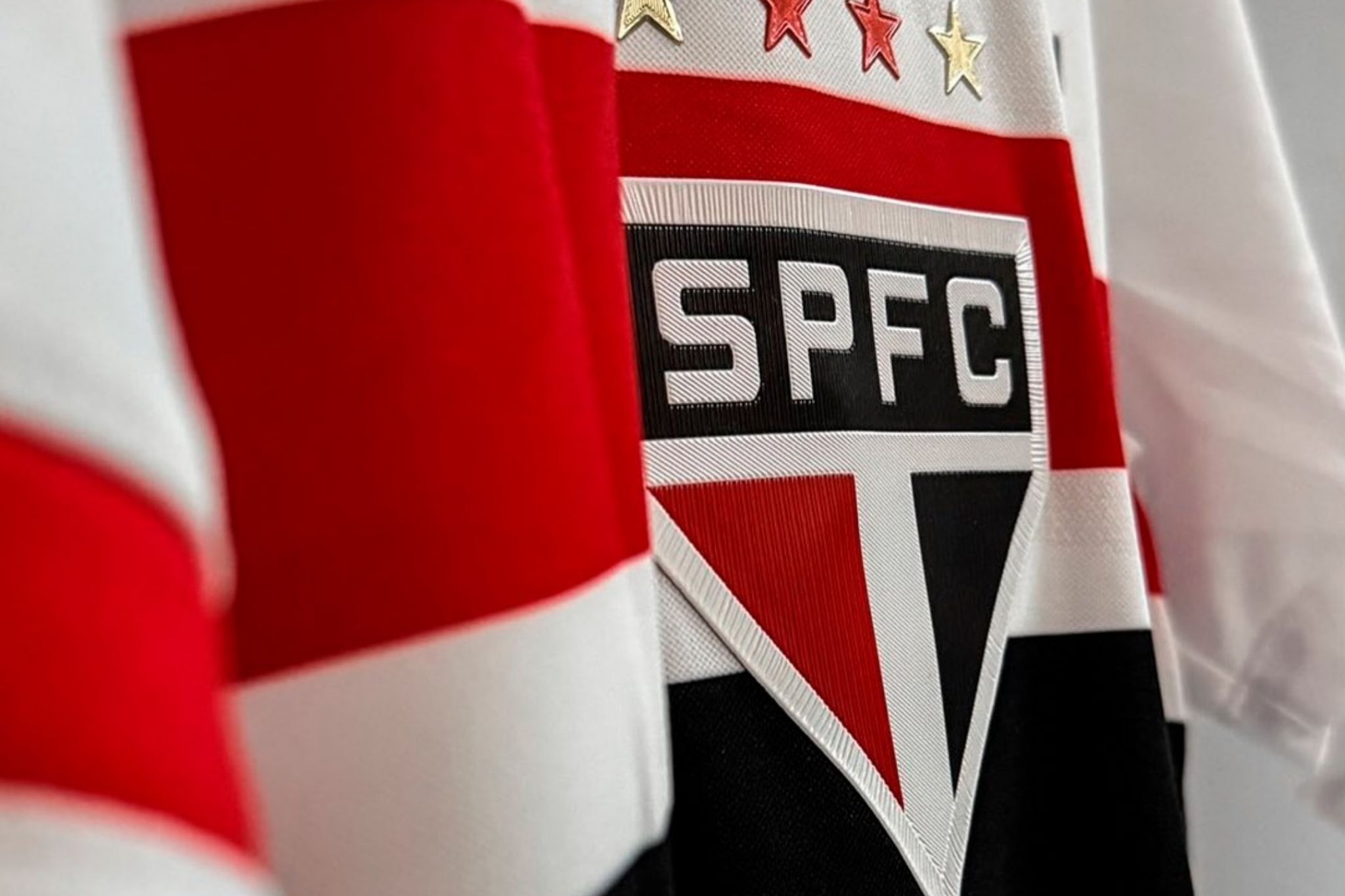 São Paulo renova com zagueiro Alan Franco até 2028 e reforça liderança na defesa - Imagem do artigo