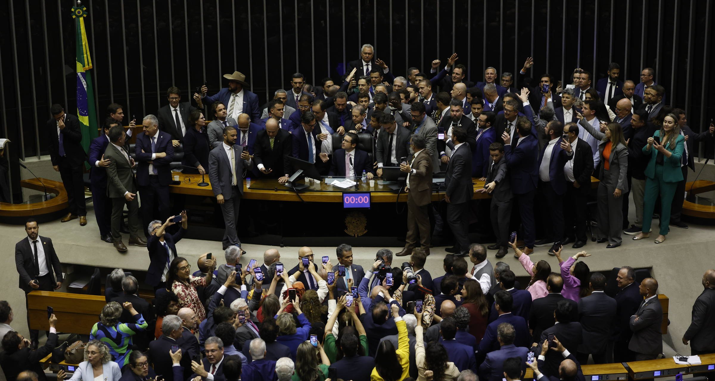Centrão busca mudar leis anticorrupção e foro privilegiado em novo pacote de projetos - Imagem do artigo