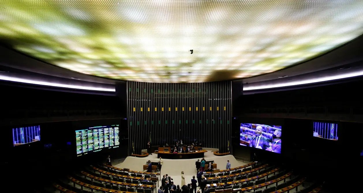 Comissão libera R$ 279 milhões em emendas para 304 municípios em votação relâmpago - Imagem do artigo