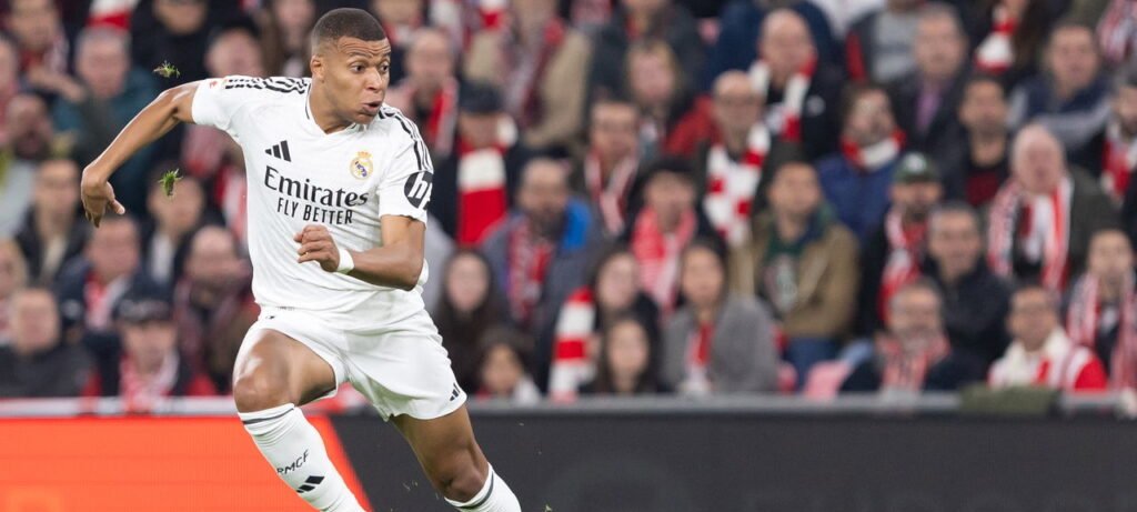 Mbappé marca de pênalti e inaugura a camisa 10 do Real Madrid - Imagem do artigo original