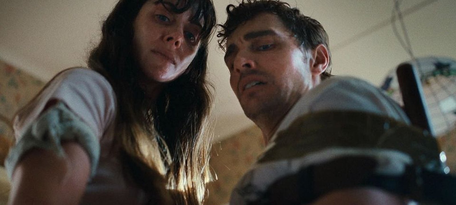 Terror “Juntos” transforma romance em pesadelo corporal; veja como termina o filme - Imagem do artigo