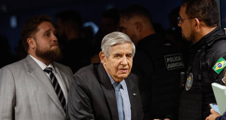General Augusto Heleno é acusado de arquitetar ataque às urnas e pode perder posto no Exército - Imagem do artigo original