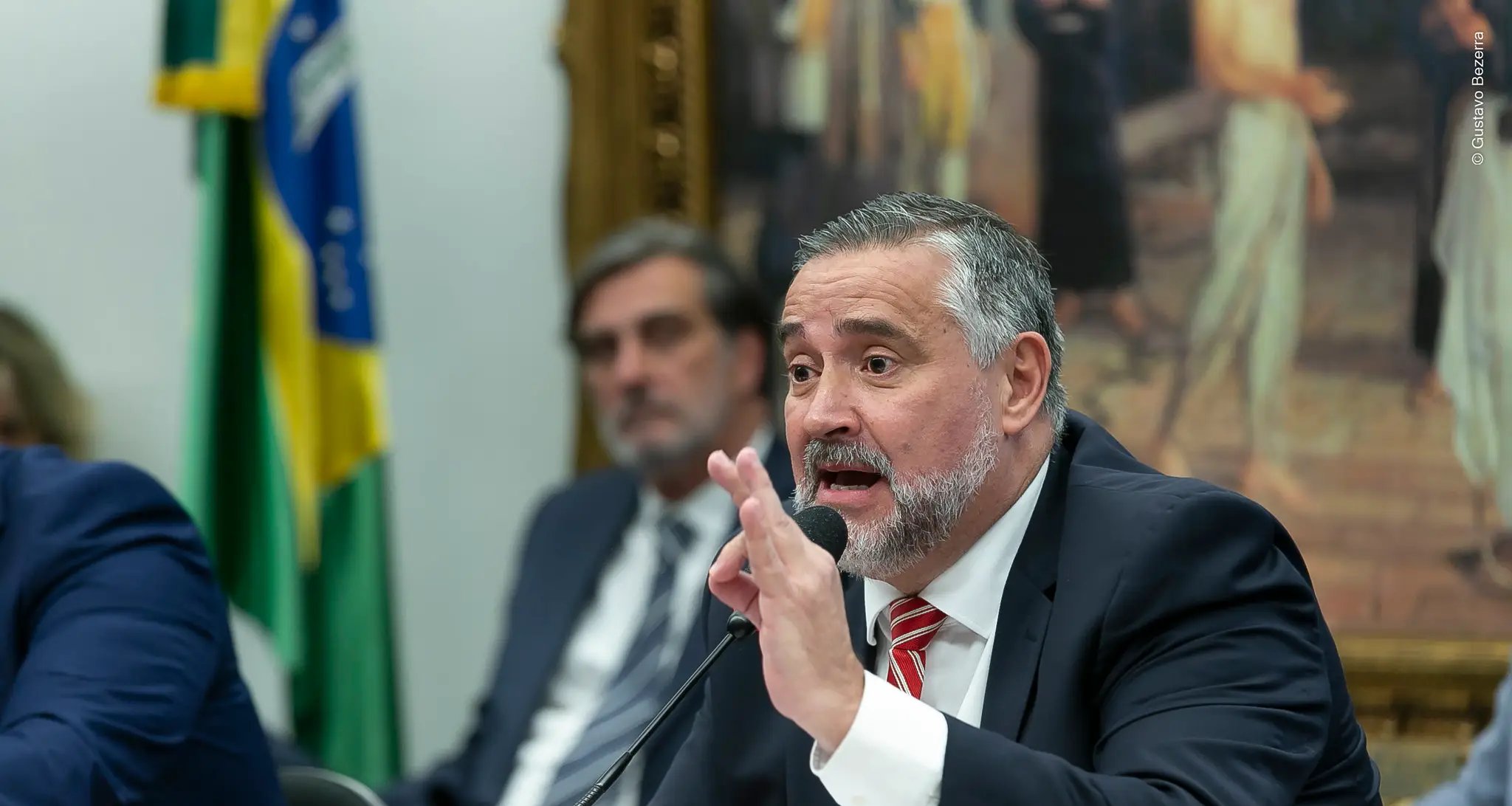 Pimenta afirma que servidores envolvidos em fraude no INSS são ligados ao governo Bolsonaro - Imagem do artigo