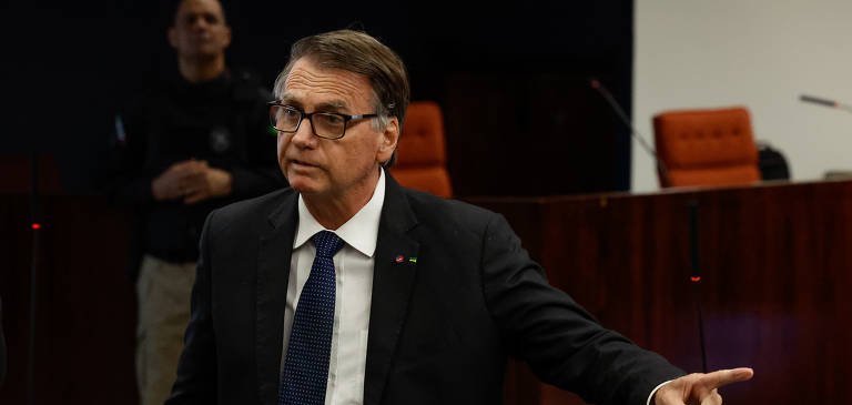 Bolsonaro chega a julgamento por tentativa de golpe em cenário de pressão após embates com Moraes - Imagem do artigo original