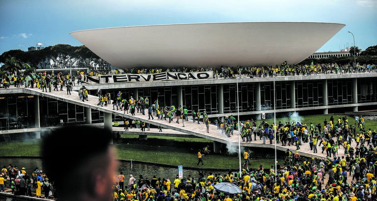 Oposição pressiona Câmara para votar anistia após julgamento de Bolsonaro no STF - Imagem do artigo original