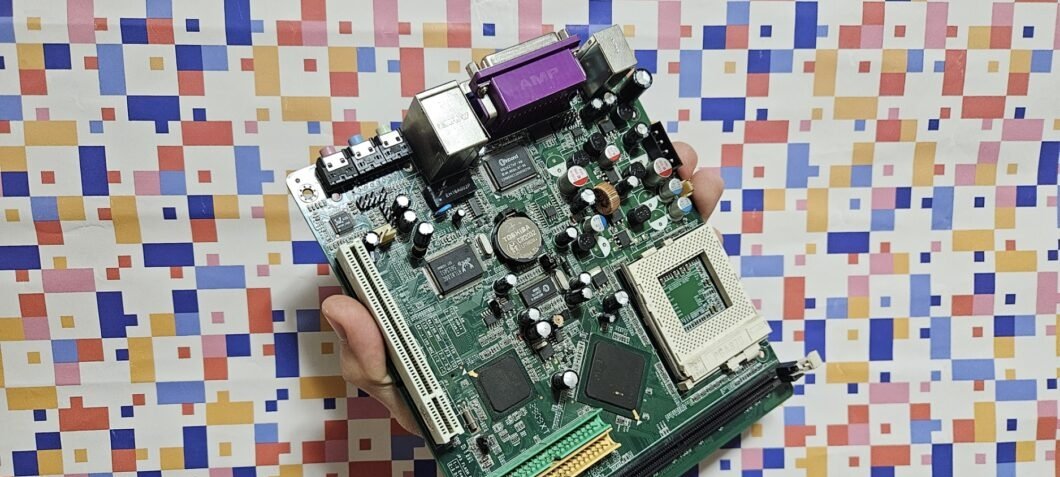 Placa-mãe: entenda a função, os formatos e os componentes que integram o computador - Imagem do artigo