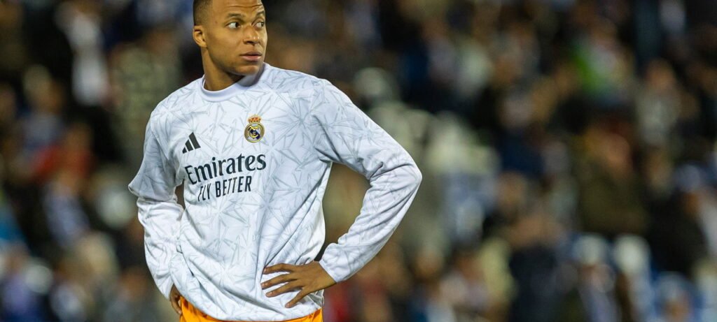 Mbappé iguala Henry e mantém França líder nas Eliminatórias - Imagem do artigo