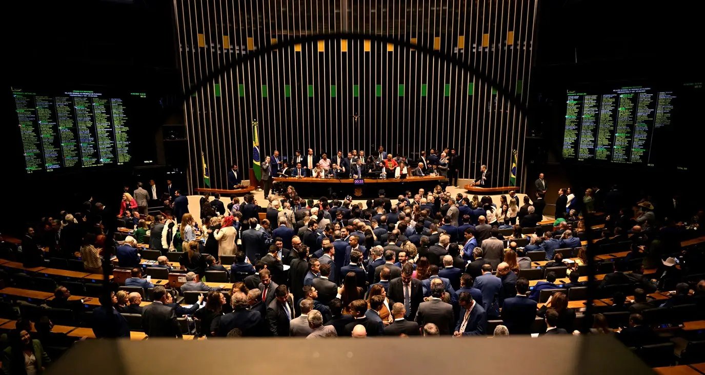 Câmara adia anistia após críticas do STF a golpistas - Imagem do artigo