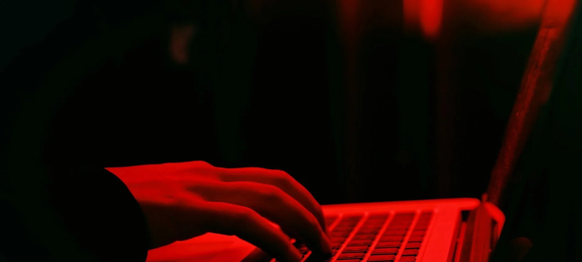 Proton suspende contas após denúncia contra grupo hacker - Imagem do artigo