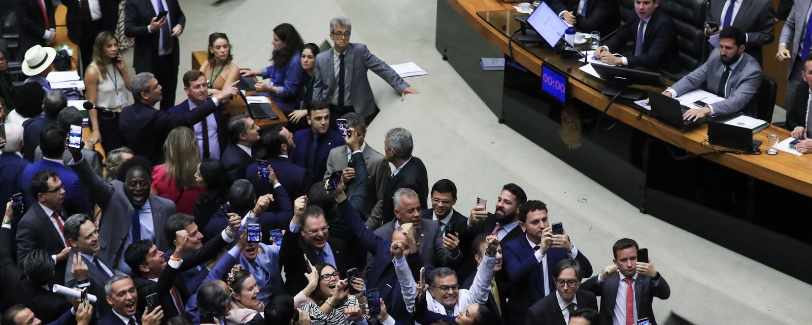 MP do IOF cai após retirada de pauta na Câmara e caduca - Imagem do artigo