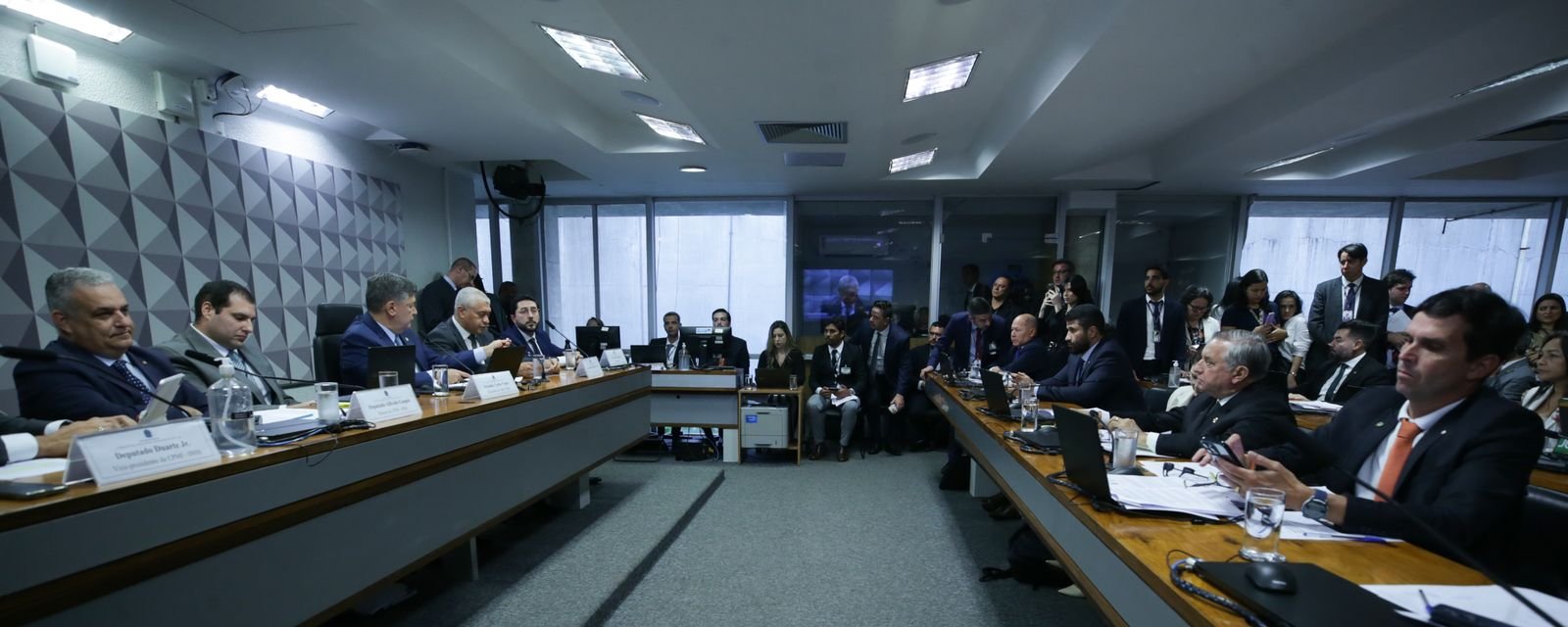 Silêncio na CPMI do INSS é autorizado por Dino a Milton Cavalo - Imagem do artigo