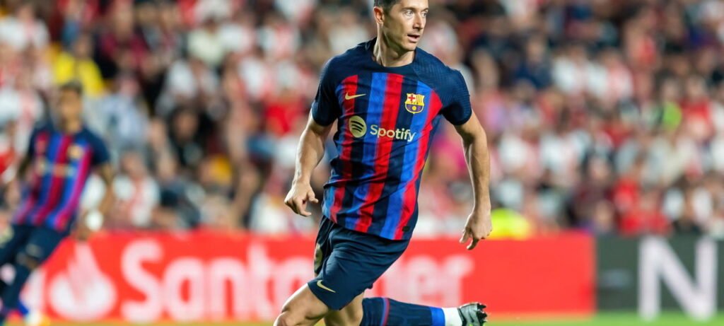 Lesão de Lewandowski tira estrela do Barça do clássico - Imagem do artigo