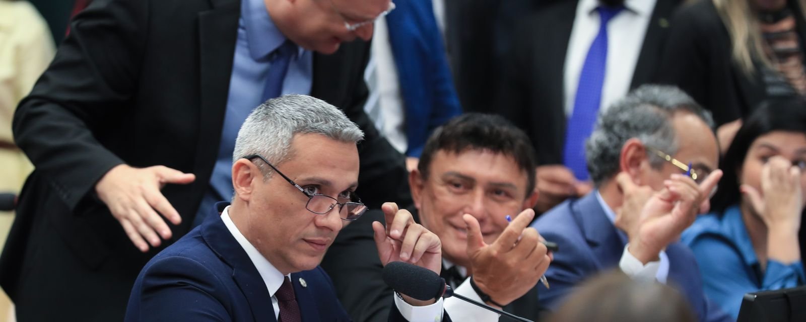 Câmara aprova suspensão de ação no STF contra Gustavo Gayer - Imagem do artigo