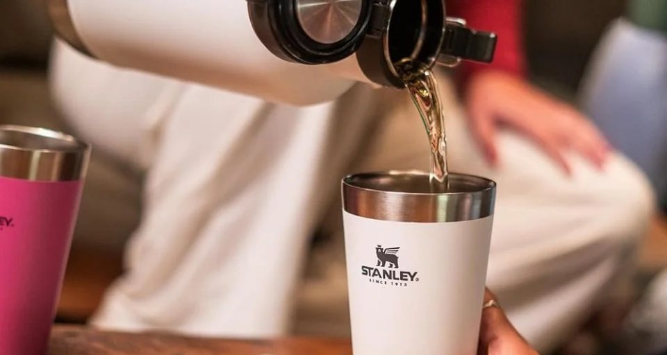 Kit de copos Stanley com 50% de desconto no site oficial - Imagem do artigo