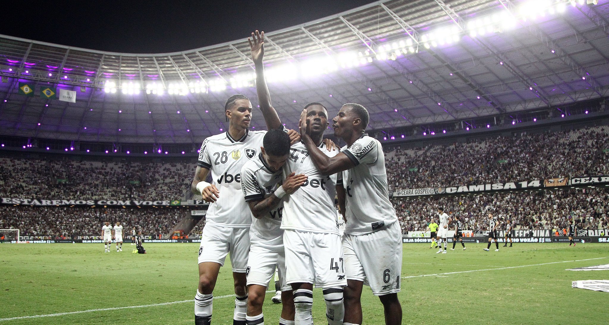 Botafogo vence Ceará com golaço de bicicleta de Jeffinho - Imagem do artigo