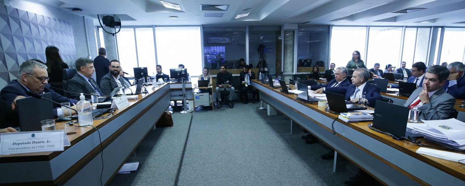 CPMI do INSS ouve ex-dirigentes sobre descontos indevidos - Imagem do artigo