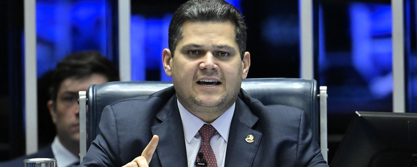 Senado adia votação de lei do tarifaço fora do teto - Imagem do artigo