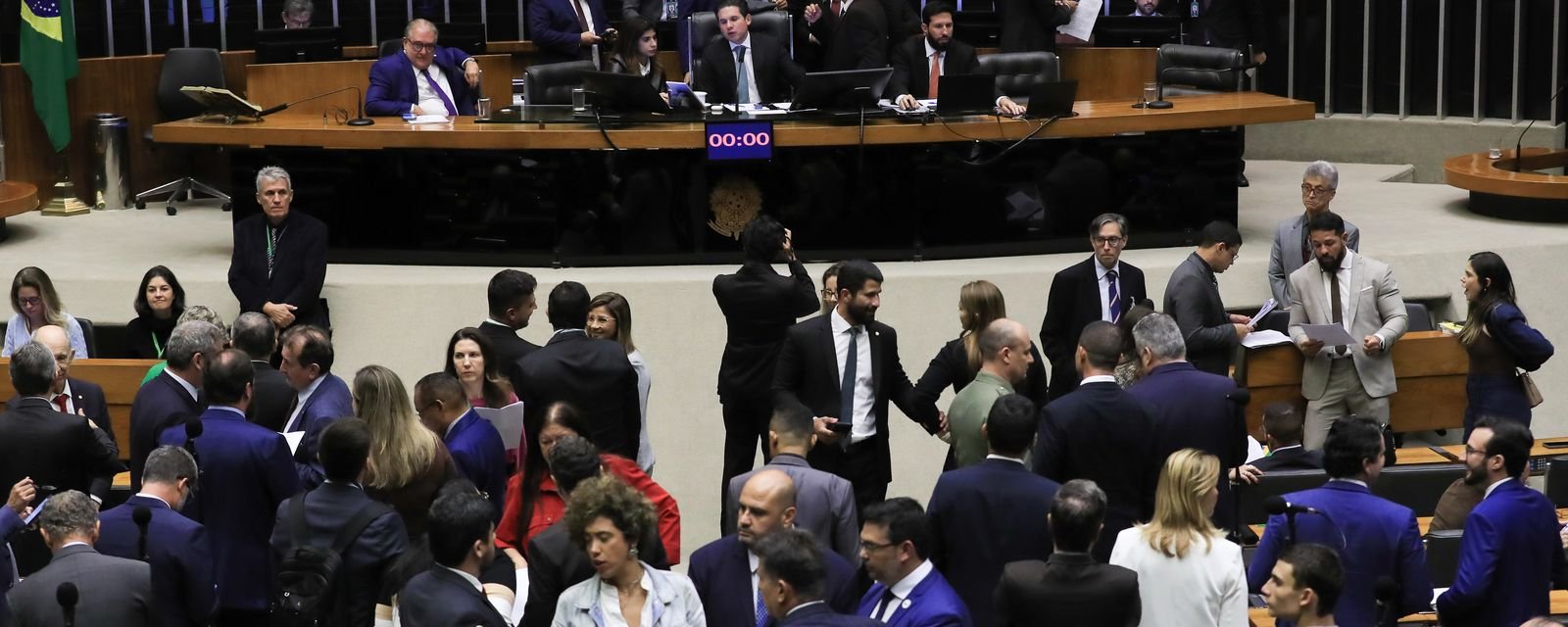 Bagagem de mão gratuita: Câmara aprova urgência do PL - Imagem do artigo