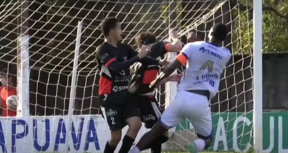Racismo no futebol: vítima pega 10 jogos, agressor 7 - Imagem do artigo