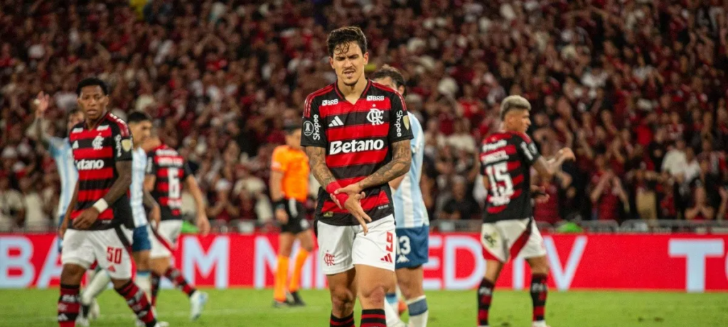 Pedro quebra o braço e vira desfalque no Flamengo - Imagem do artigo