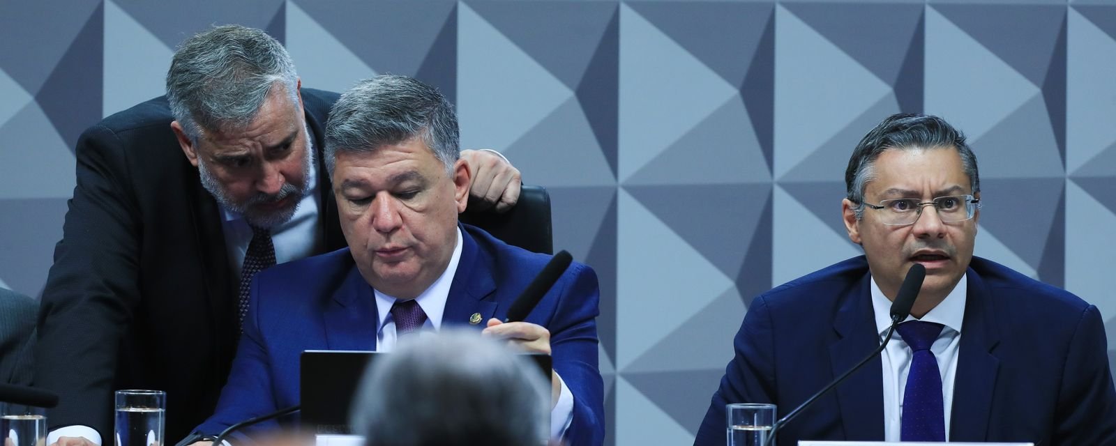 Ex-procurador do INSS silencia na CPMI sobre fraudes - Imagem do artigo