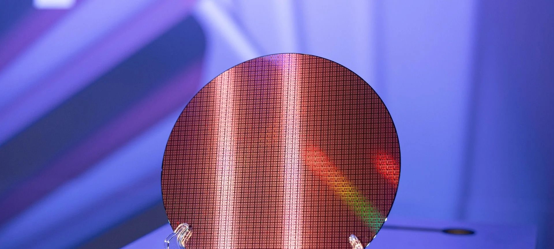 Lucro da Intel supera US$ 4 bi e reverte prejuízo anual - Imagem do artigo